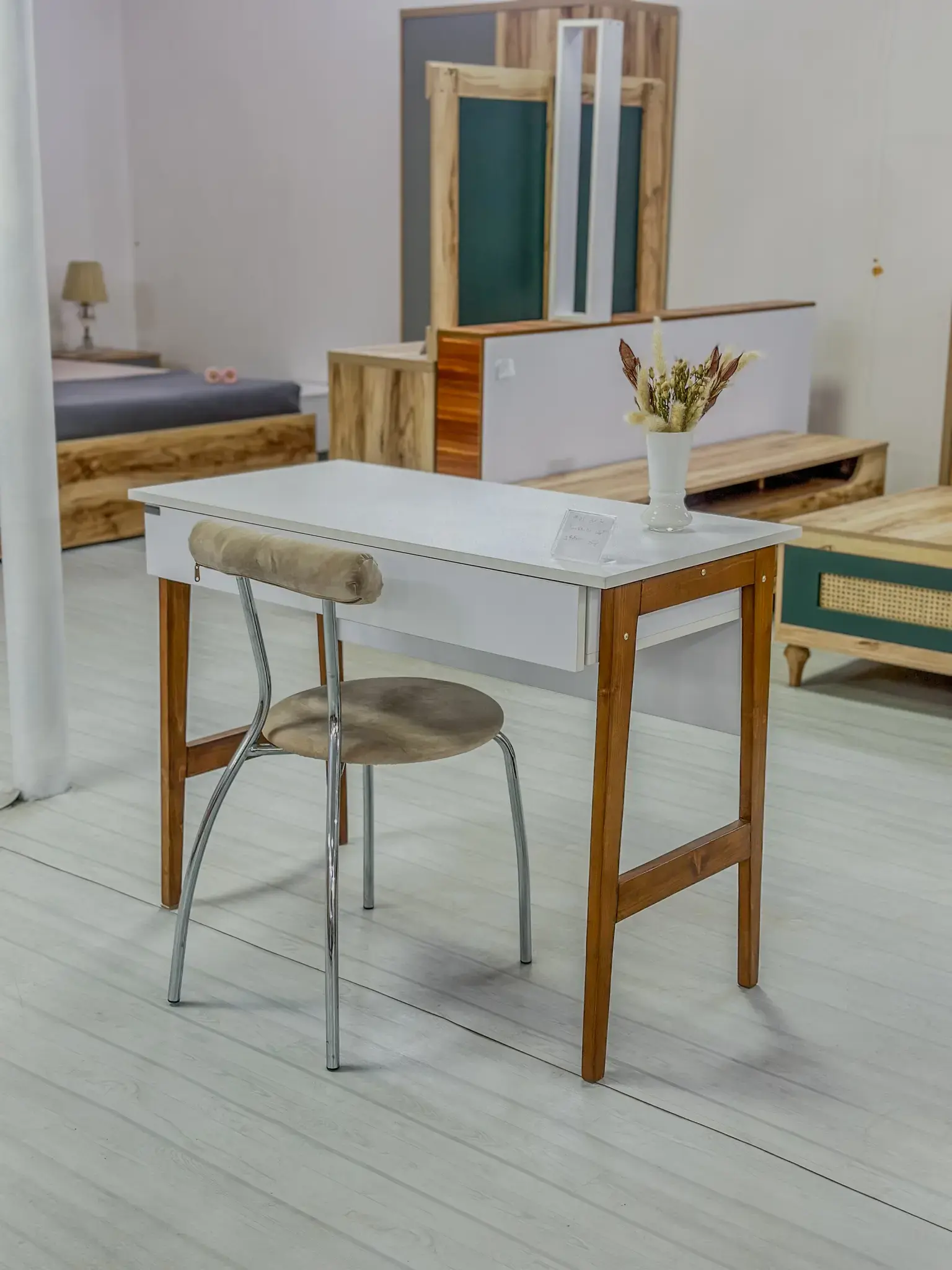 میز تحریر چوبی