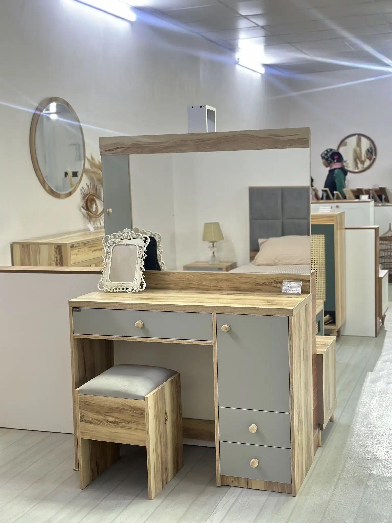 میز آرایش مدل بلوطی