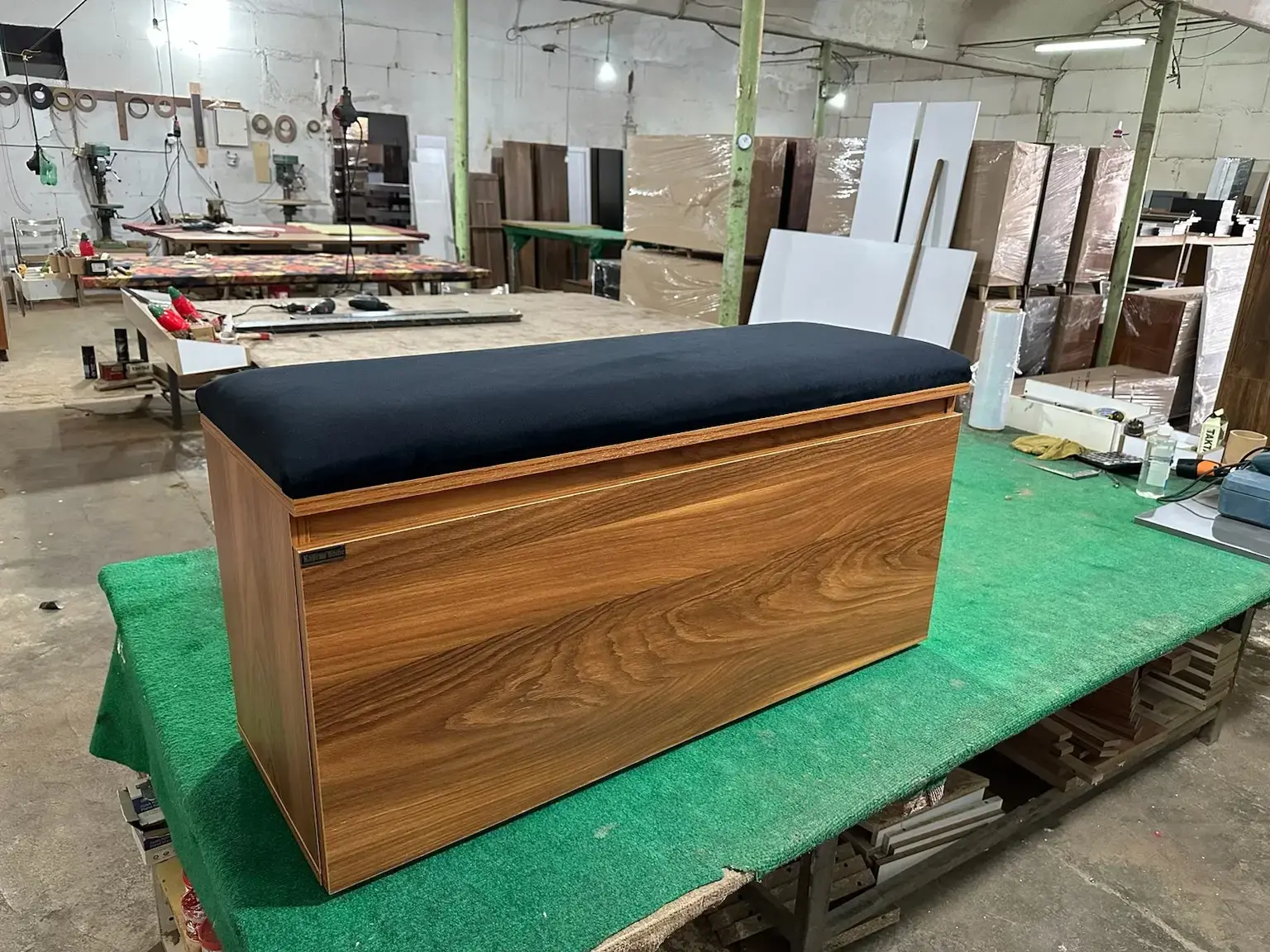 جاکفشی مدل نیمکتی