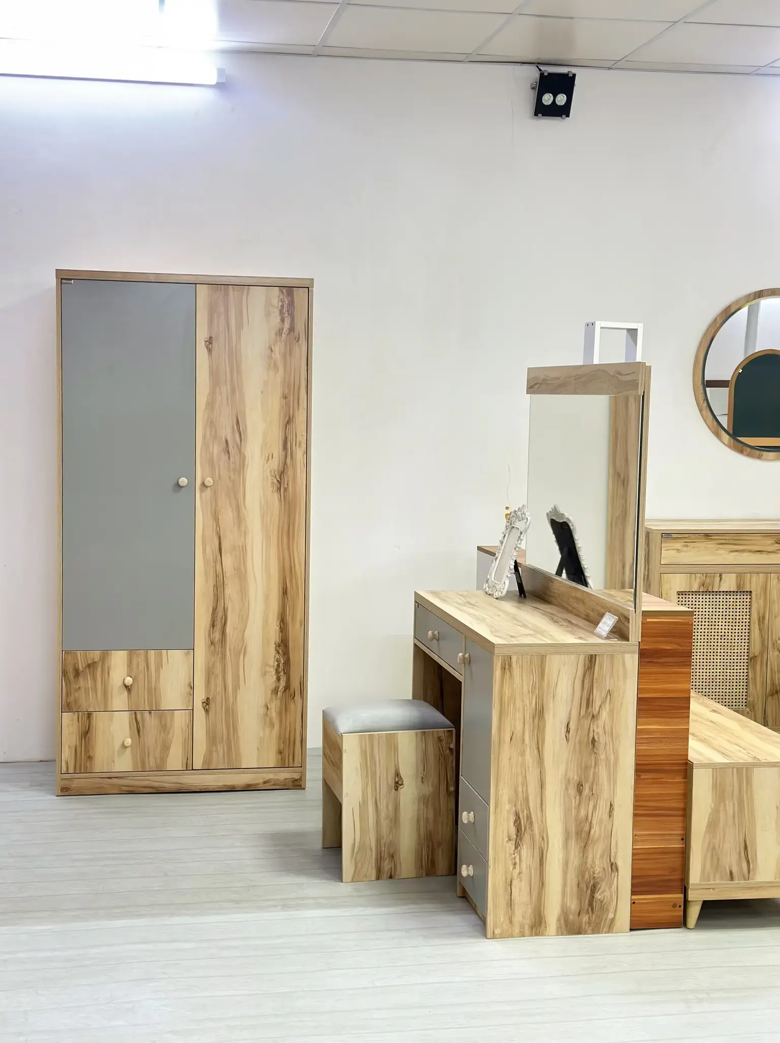 میز آرایش مدل بلوطی